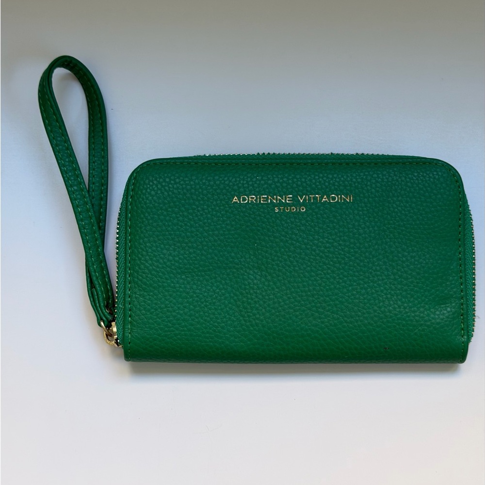 Adrienne Vittadini Vibrant Green Wristlet Zip Around Clutch Cardholder Wallet